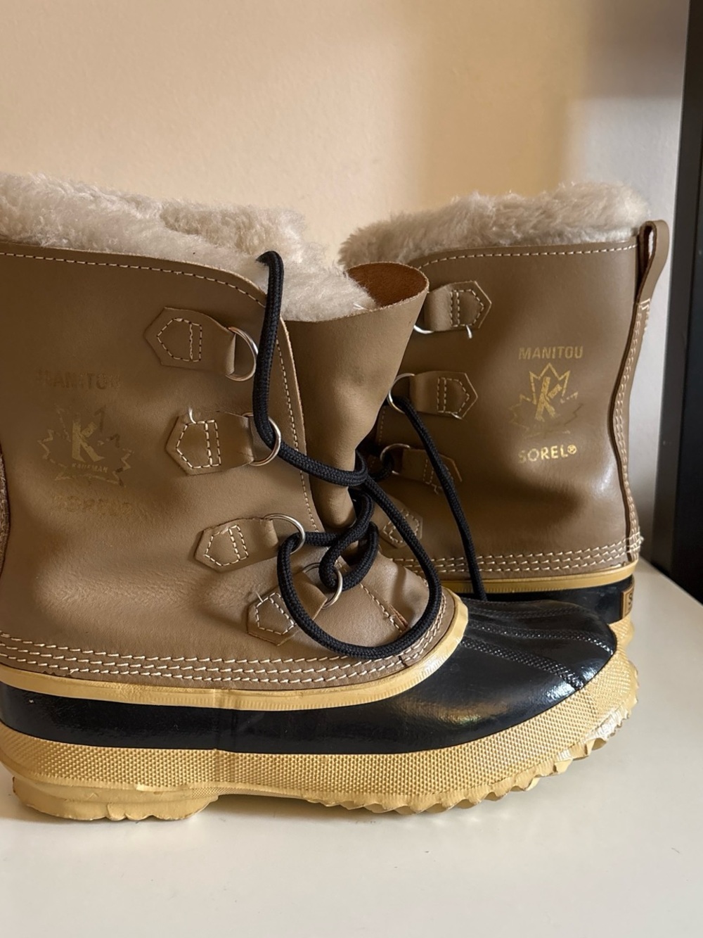 Sorel Manitou Tan & Black Lace-Up Winter Boots 8